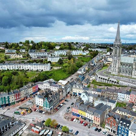 A Stylish 2 Bed Apartment In Cobh Town - Lux Stay エクステリア 写真