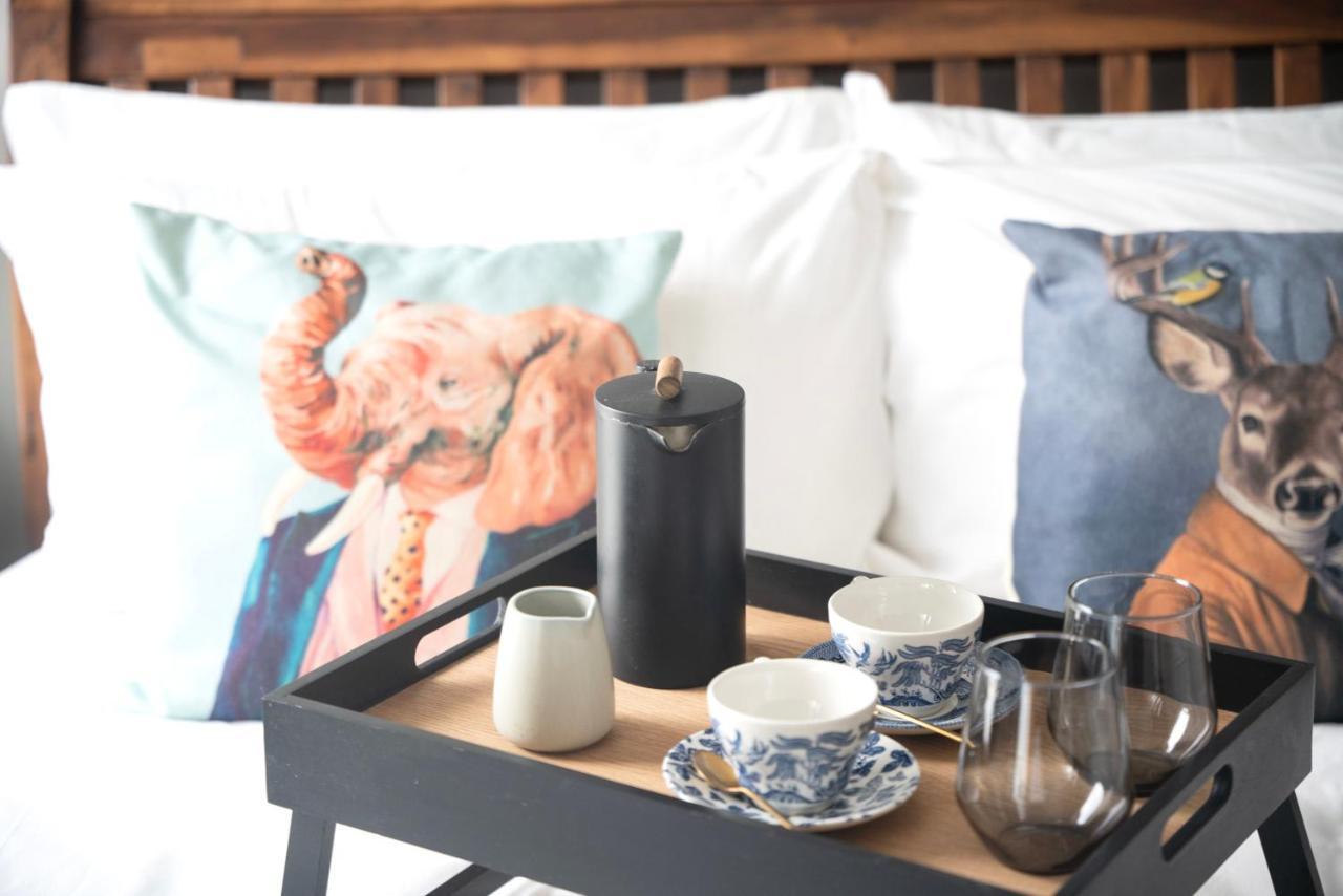 A Stylish 2 Bed Apartment In Cobh Town - Lux Stay エクステリア 写真
