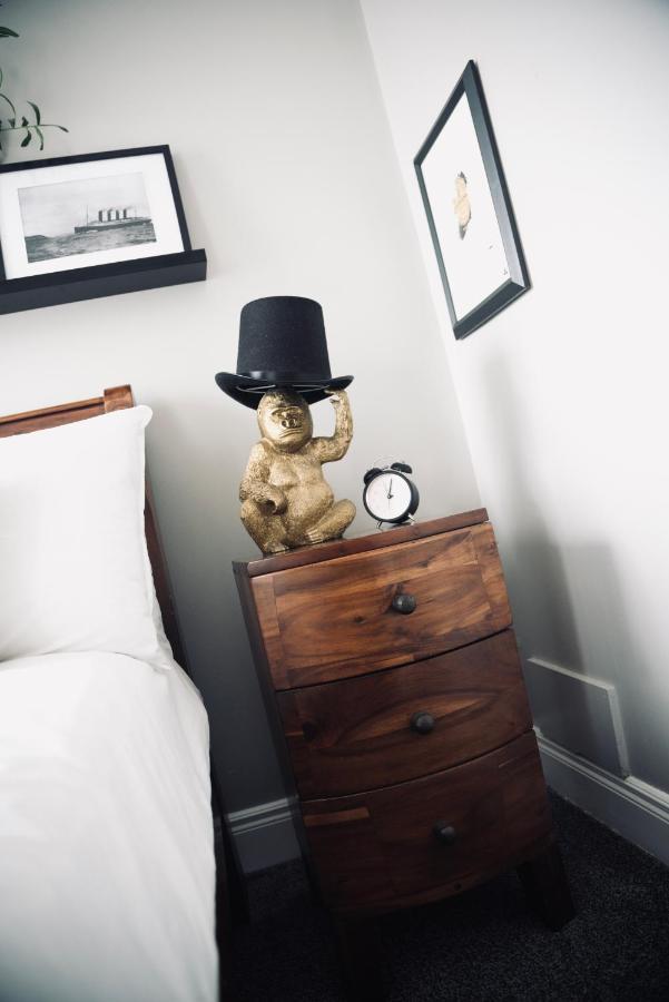 A Stylish 2 Bed Apartment In Cobh Town - Lux Stay エクステリア 写真