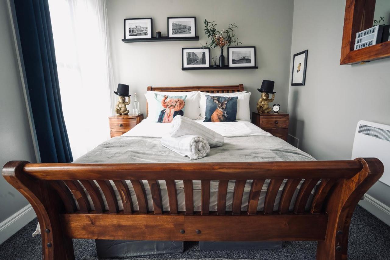 A Stylish 2 Bed Apartment In Cobh Town - Lux Stay エクステリア 写真