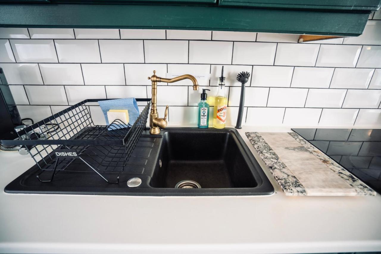 A Stylish 2 Bed Apartment In Cobh Town - Lux Stay エクステリア 写真